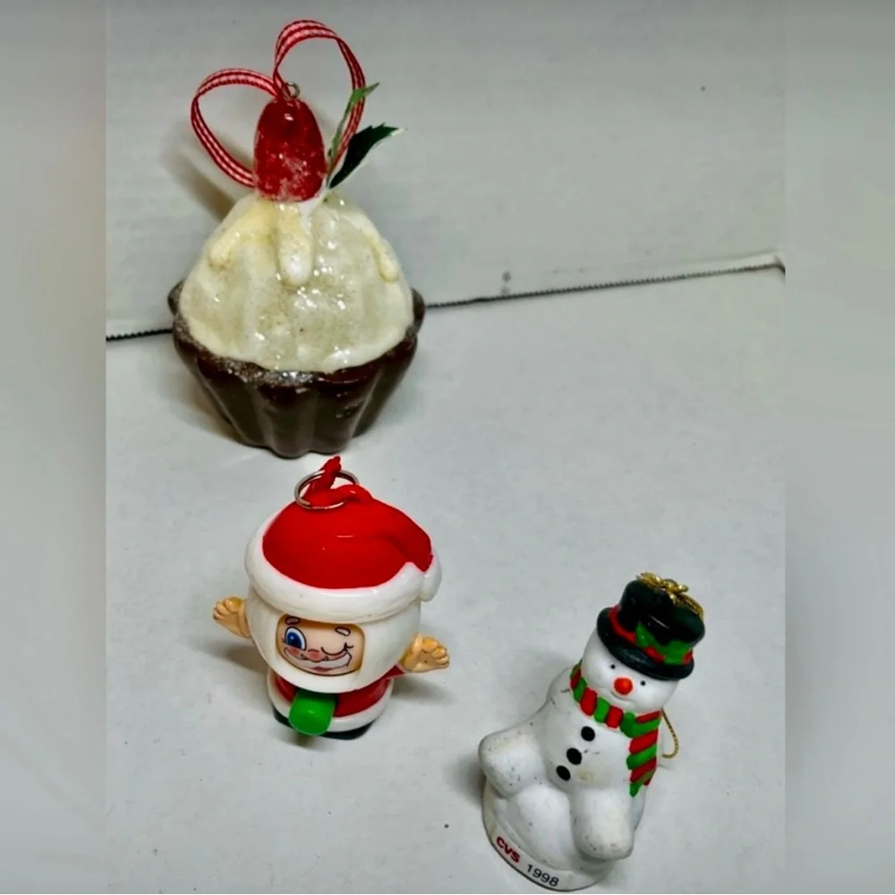 VINTAGE CHRISTMAS TREE ORNAMENTS - LOT OF 8 (MINT CONDITION)
